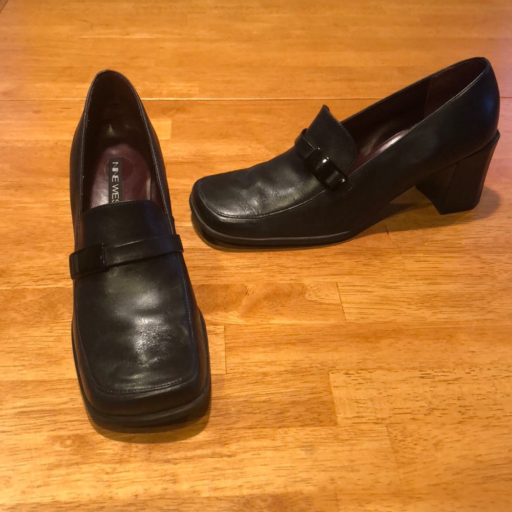 Vintage Nine West black leather square toe shoe